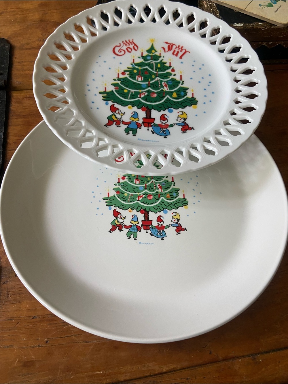 2 Vintage Berggren “God Jul” Holiday Porcelain Dinner Plates